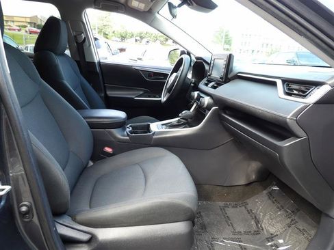 Used 2019 Toyota RAV4 LE image 12