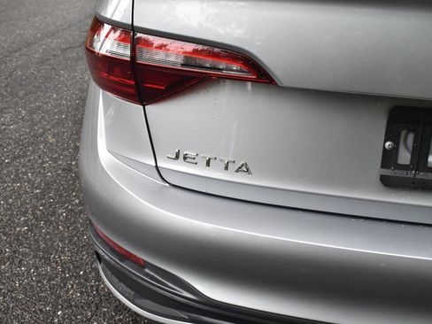 Used 2024 Volkswagen Jetta SE FWD image 36