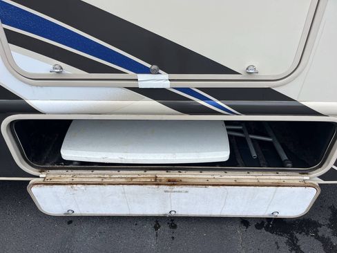 Used 2018 Ford E-450 and Econoline 450 Super Duty w/ Motorhome Prep Package RWD image 34