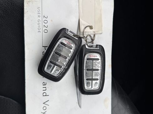 Used 2020 Chrysler Pacifica Touring-L w/ Advanced Safetytec Group image 35