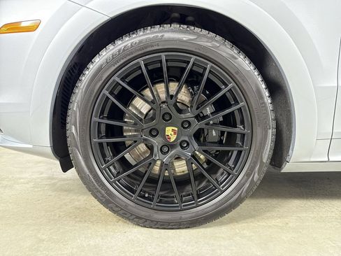 Certified 2023 Porsche Cayenne GTS AWD/4WD image 13