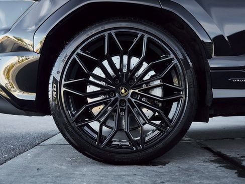 Used 2025 Lamborghini Urus SE image 20