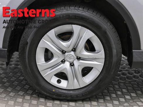 Used 2018 Toyota RAV4 LE w/ All Weather Liner Package FWD image 31