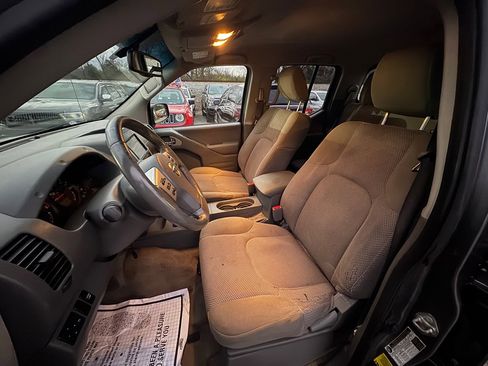 Used 2018 Nissan Frontier SV w/ Value Truck Package image 9