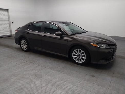 Used 2018 Toyota Camry LE FWD image 11