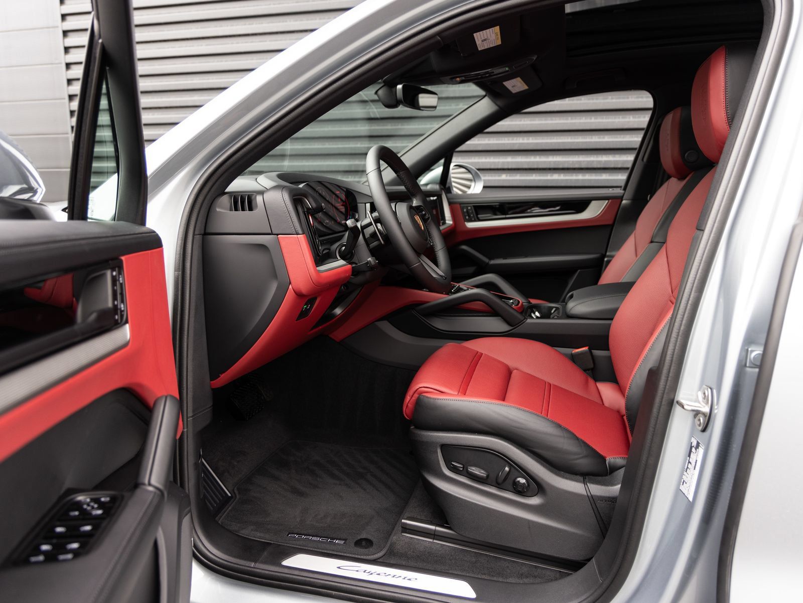 Certified 2026 Porsche Cayenne AWD/4WD image 23