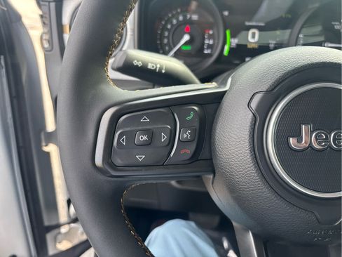 Used 2024 Jeep Wrangler Unlimited w/ Convenience Group AWD/4WD image 14