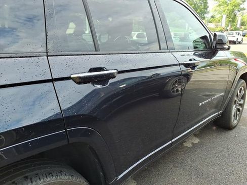 Used 2023 Jeep Grand Cherokee Overland w/ Adv Protech Group III AWD/4WD image 10