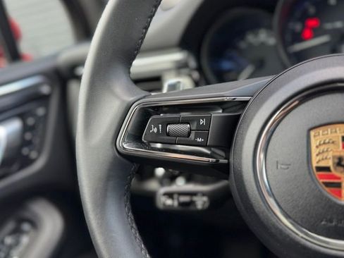 Certified 2025 Porsche Macan AWD/4WD image 21