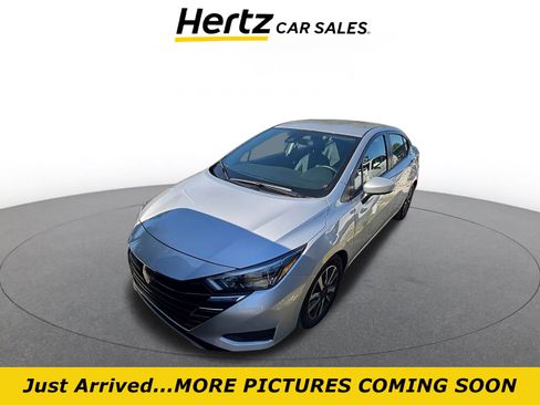 Used 2025 Nissan Versa SV image 1