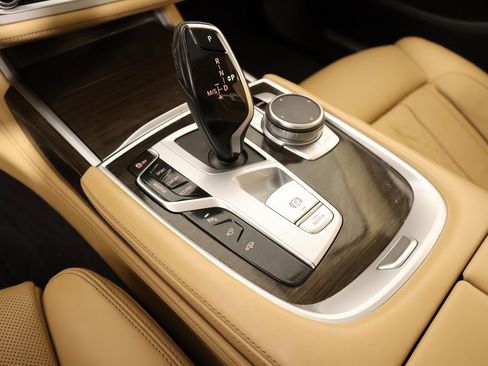 Used 2022 BMW 750i xDrive 750i xDrive image 9