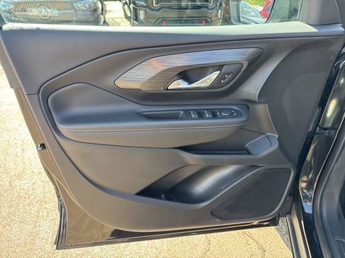 Used 2023 GMC Terrain SLE w/ Elevation Edition FWD image 8