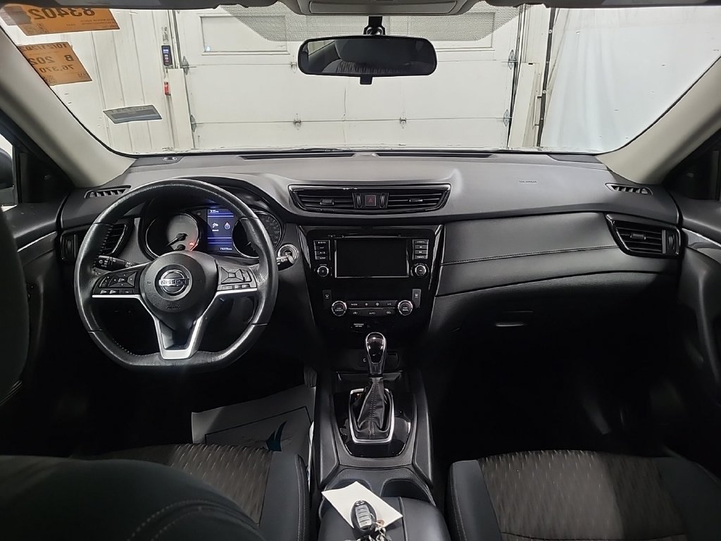 Used 2018 Nissan Rogue SV AWD/4WD image 4