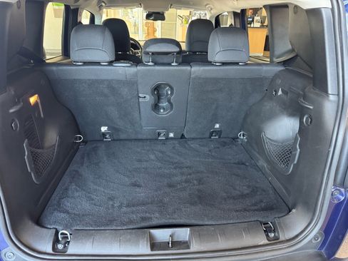 Used 2019 Jeep Renegade Latitude w/ Cold Weather Group AWD/4WD image 9