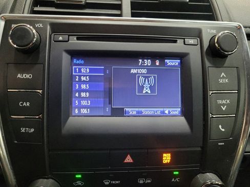 Used 2016 Toyota Camry LE FWD image 25