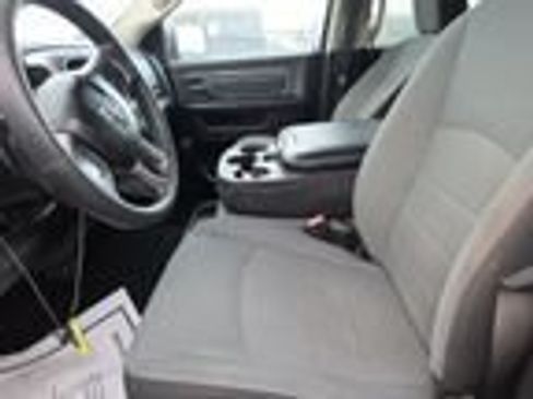 Used 2022 RAM 1500 Classic SLT AWD/4WD image 3