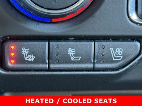 Used 2021 Chevrolet Suburban Premier image 19