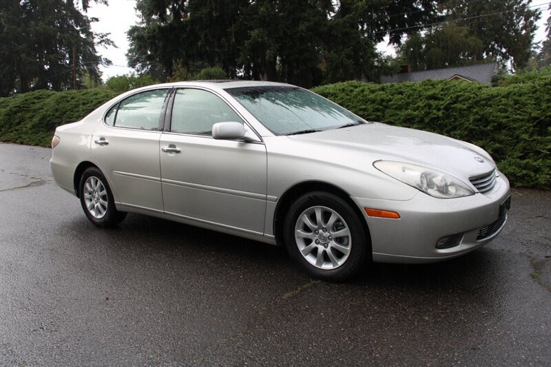 Used 2003 Lexus ES 330 w/ Premium Pkg FWD image 2