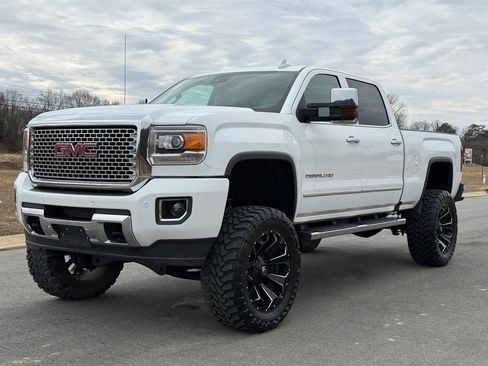 Used 2016 GMC Sierra 2500 Denali w/ Duramax Plus Package image 7