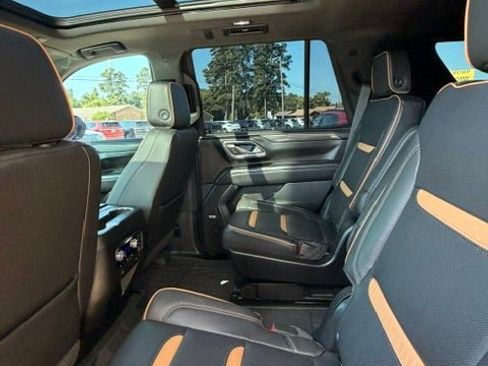 Used 2024 GMC Yukon AT4 w/ Technology Package AWD/4WD image 17