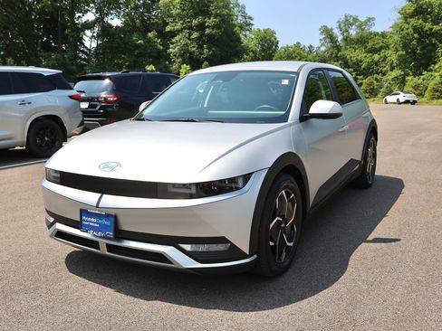 Certified 2024 Hyundai Ioniq 5 SEL AWD/4WD image 3