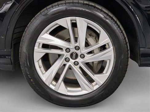 Used 2023 Audi Q7 2.0T Premium w/ Convenience Package image 9