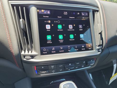 Used 2024 Maserati Levante GT Ultima image 9