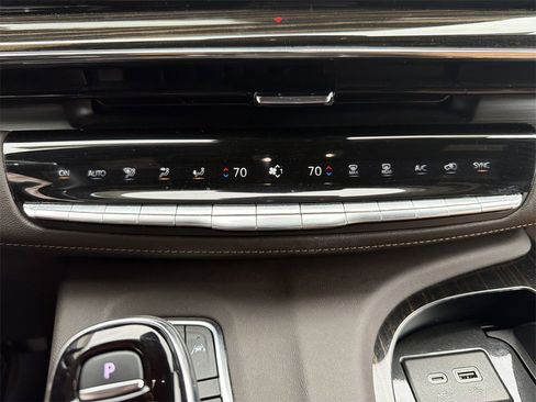 Certified 2024 Cadillac Escalade Sport w/ LPO, ONYX Package image 34