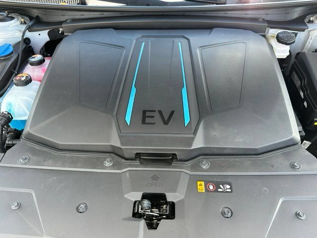 Used 2024 Hyundai Ioniq 5 Limited AWD/4WD image 9