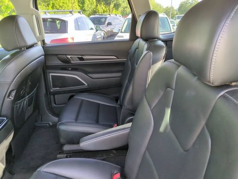 Used 2025 Kia Telluride S FWD image 6