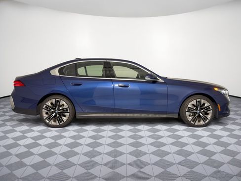 Used 2026 BMW 530i RWD image 7
