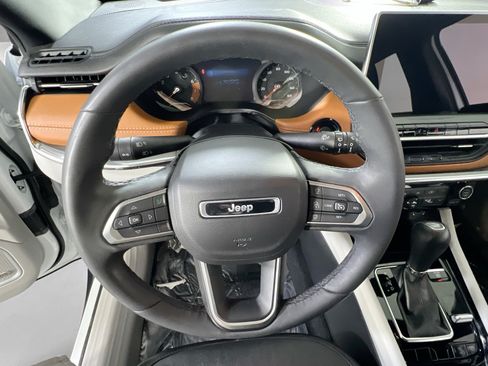 Used 2023 Jeep Compass Limited w/ Sun and Sound Group AWD/4WD image 11