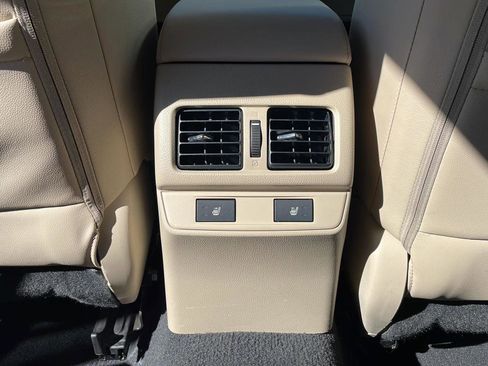 Used 2017 Subaru Outback 2.5i Limited image 19