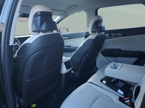 Certified 2024 Kia Sportage EX image 8