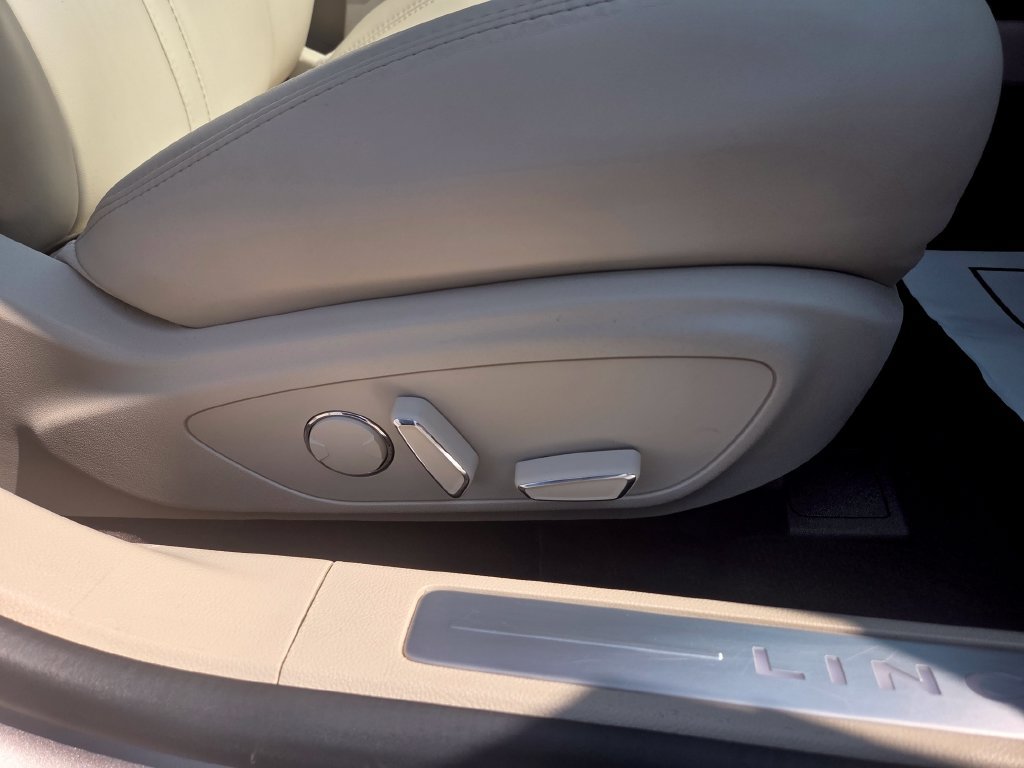 Used 2020 Lincoln MKZ AWD w/ Convenience Package image 40