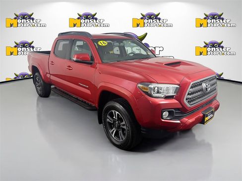 Used 2016 Toyota Tacoma SR5 image 3