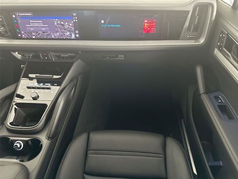 Certified 2026 Porsche Cayenne Coupe AWD/4WD image 30