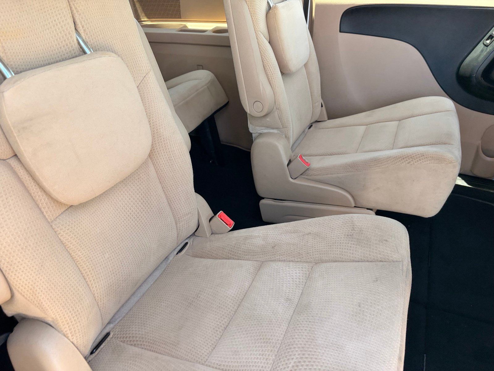 Used 2015 Dodge Grand Caravan SXT w/ UConnect Hands-Free Group FWD image 12