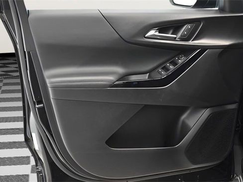 Used 2025 Chevrolet Equinox LT image 22