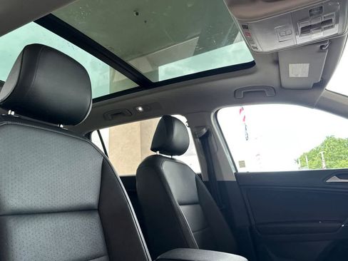 Used 2020 Volkswagen Tiguan SE w/ Panoramic Sunroof Package AWD/4WD image 18