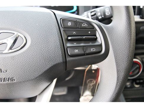 Used 2024 Hyundai Venue SE FWD image 20