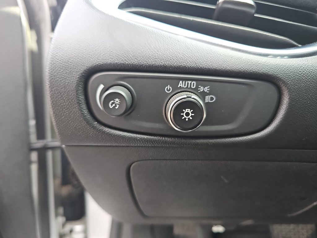 Used 2018 Chevrolet Malibu LT FWD image 23