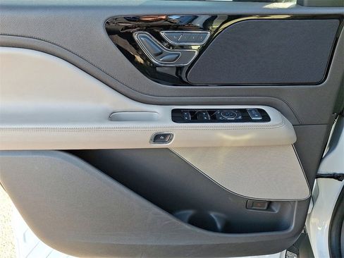 Used 2024 Lincoln Aviator AWD w/ Premium Package image 10