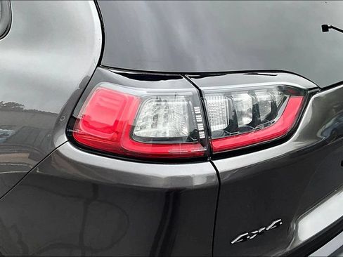 Used 2019 Jeep Cherokee Latitude Plus AWD/4WD image 20
