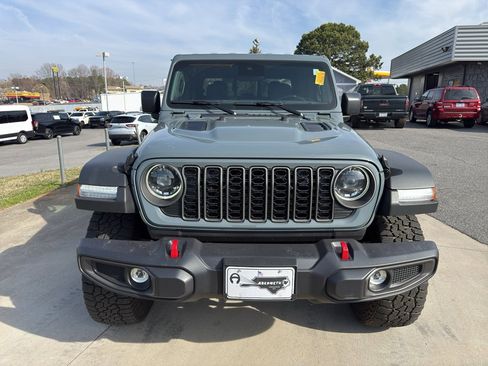 Used 2025 Jeep Gladiator Rubicon w/ Convenience Group image 2
