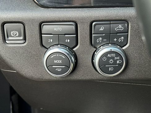 Used 2025 GMC Sierra 1500 SLT AWD/4WD image 35