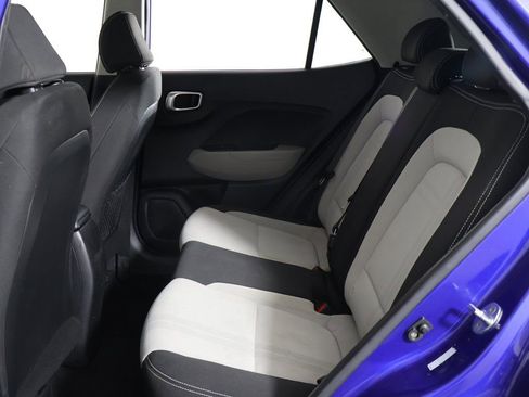 Used 2023 Hyundai Venue SEL image 26