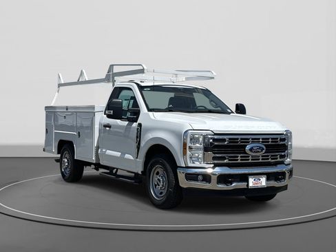 New 2025 Ford F350 XL w/ XL Chrome Package RWD image 4