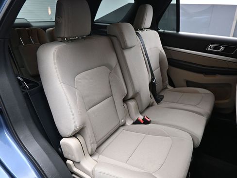 Used 2018 Ford Explorer XLT AWD/4WD image 13