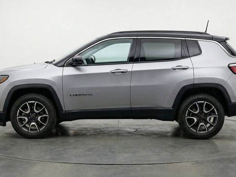 Used 2025 Jeep Compass Trailhawk AWD/4WD image 5